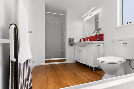 Photo of property in 9 Calvert Road, Moturoa, New Plymouth, 4310