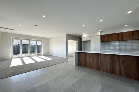 Photo of property in 10 George Yee Place, Taradale, 4112