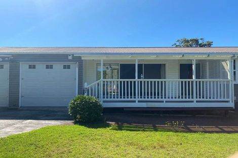 Photo of property in 27 Clinton Avenue, Te Atatu Peninsula, Auckland, 0610