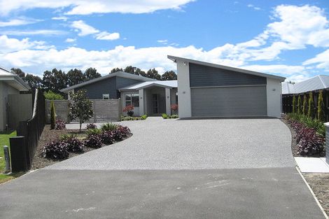Photo of property in 8 Springwater Avenue, Northwood, Christchurch, 8051