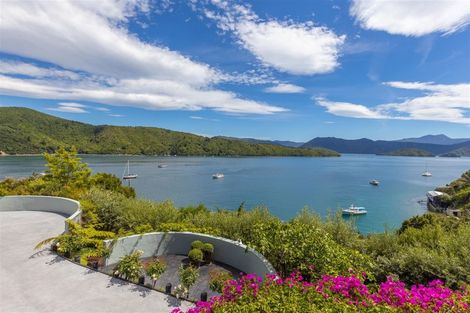 Photo of property in 2 Marina View, Waikawa, Picton, 7281