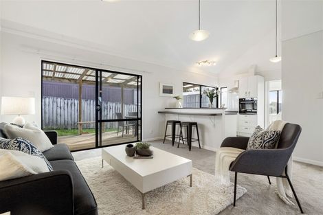 Photo of property in 1/59 Centorian Drive, Windsor Park, Auckland, 0632