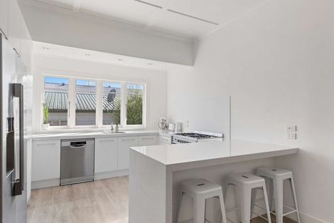 Photo of property in 6 Sandspit Road, Waiuku, 2123