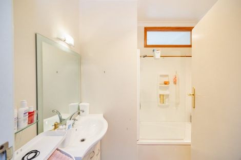 Photo of property in 27 Pahiatua Street, Hokowhitu, Palmerston North, 4410