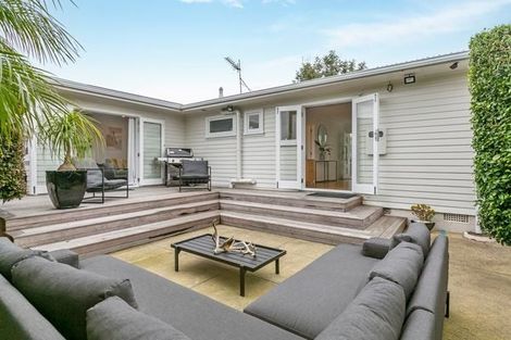Photo of property in 19 Swan Crescent, Pakuranga, Auckland, 2010