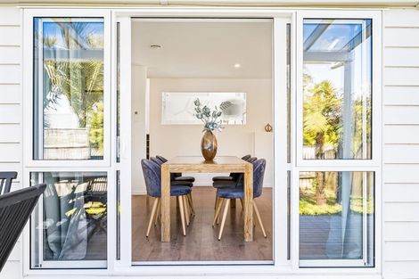 Photo of property in 28 Shah Place, Glen Eden, Auckland, 0602