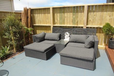 Photo of property in 62u3 Spenmoor Street, Newlands, Wellington, 6037