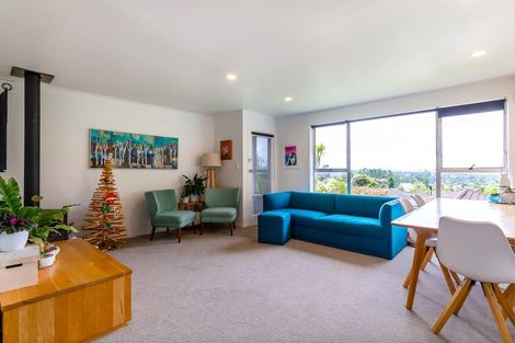 Photo of property in 52 Staincross Street, Green Bay, Auckland, 0604