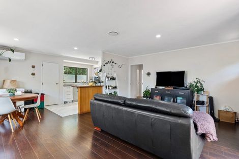 Photo of property in 2/4 Gibraltar Street, Howick, Auckland, 2014