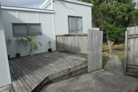 Photo of property in 14 Stottholm Road, Titirangi, Auckland, 0604