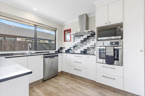 Photo of property in 1 Waikiwi Way, Papamoa, 3118