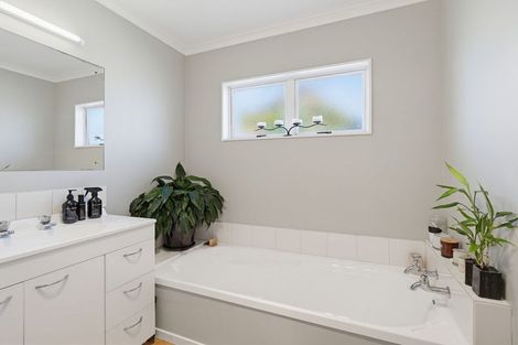 Photo of property in 14 Escort Grove, Awapuni, Palmerston North, 4412