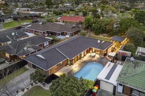 Photo of property in 13 Kurnell Drive, Botany Downs, Auckland, 2010