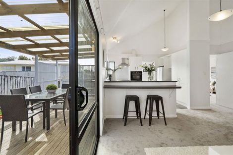 Photo of property in 1/59 Centorian Drive, Windsor Park, Auckland, 0632