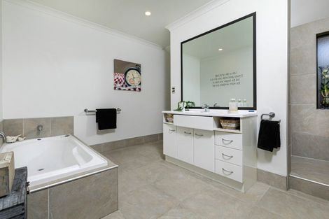 Photo of property in 3 Admirals Court Drive, Greenhithe, Auckland, 0632