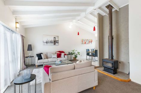 Photo of property in 7b Grove Road, Papakura, 2110