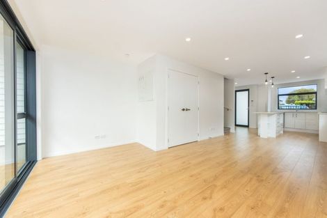 Photo of property in 6 Mokopiko Court, Beach Haven, Auckland, 0626
