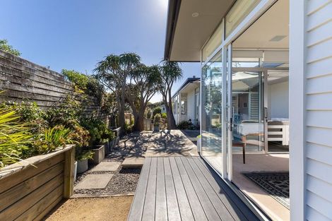Photo of property in 4 Frances Street, Waikanae Beach, Waikanae, 5036
