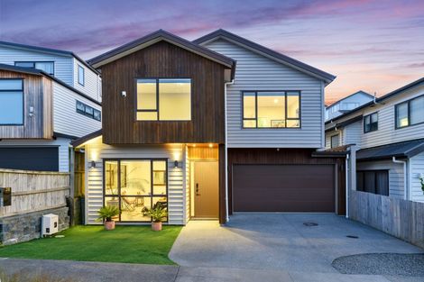 Photo of property in 28 Windlass Street, Long Bay, Auckland, 0630