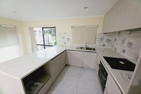 Photo of property in 19/8 Margan Avenue, New Lynn, Auckland, 0600