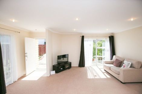 Photo of property in 29a Turville Crescent, Newlands, Wellington, 6037