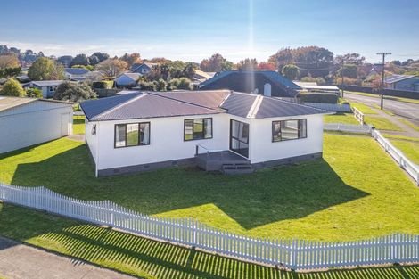 Photo of property in 24 Selwyn Crescent, College Estate, Whanganui, 4500