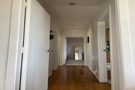 Photo of property in 7 Link Road, Newlands, Wellington, 6037