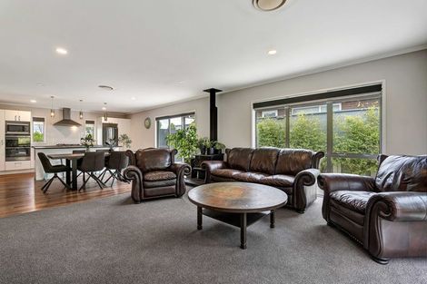 Photo of property in 122 Pohutukawa Place, Waiwhakaiho, New Plymouth, 4312