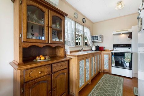 Photo of property in 5 Mcleod Road, South Head, Helensville, 0874