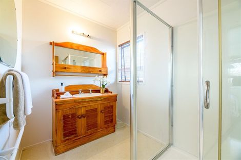 Photo of property in 5 Harrington Road, Henderson, Auckland, 0610