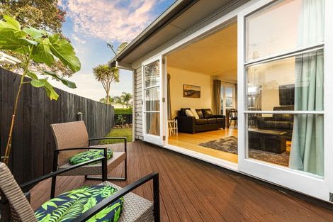 Photo of property in 11 Kashmir Road, Glen Eden, Auckland, 0602