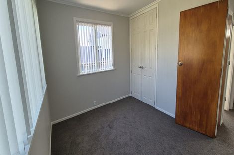 Photo of property in 26 Rewarewa Road, Te Atatu Peninsula, Auckland, 0610