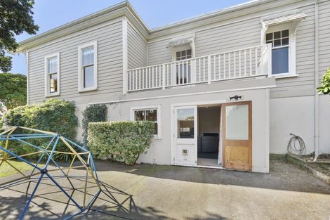 Photo of property in 62 Gilbert Street, New Plymouth, 4310