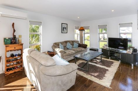 Photo of property in 64 Isabella Drive, Pukekohe, 2120