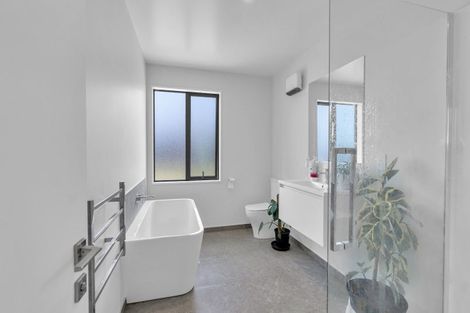Photo of property in 18 Kura Lane, Aranui, Christchurch, 8061