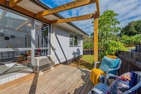 Photo of property in 1/26 Kemp Road, Massey, Auckland, 0614
