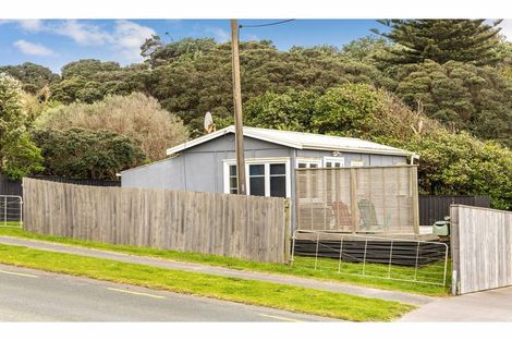 Photo of property in 50 Sea View Road, Baylys Beach, Dargaville, 0377