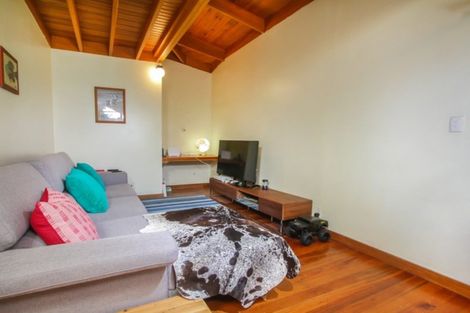 Photo of property in 2 Manawaora Road, Russell, 0272