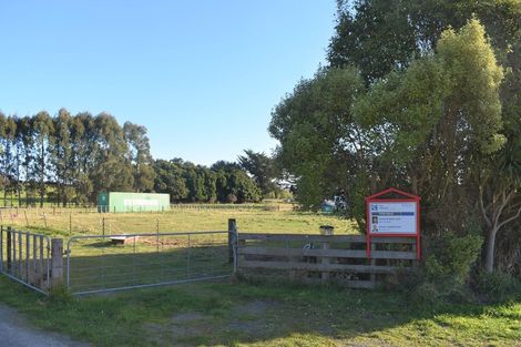 Photo of property in 43 Waikawa Beach Road, Manakau, 5573