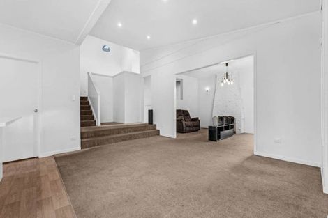 Photo of property in 192 Henderson Valley Road, Henderson, Auckland, 0612