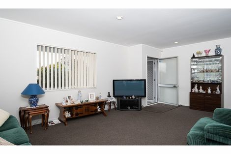 Photo of property in 1/16 Starforth Place, Henderson, Auckland, 0612