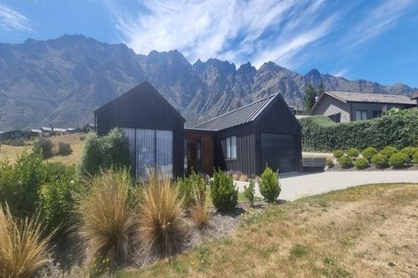 Photo of property in 16 Kinross Lane, Jacks Point, Queenstown, 9371