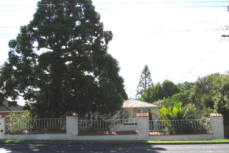Photo of property in 61 Golf Road, New Lynn, Auckland, 0600