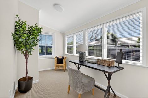 Photo of property in 9 Cobden Crescent, Bluff Hill, Napier, 4110