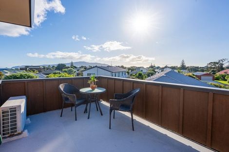 Photo of property in 6 Te Ropata Place, Waikanae Beach, Waikanae, 5036
