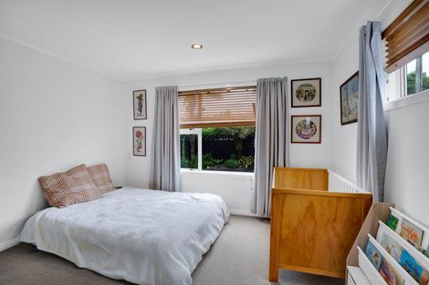 Photo of property in 70 Seaview Road, Marfell, New Plymouth, 4310