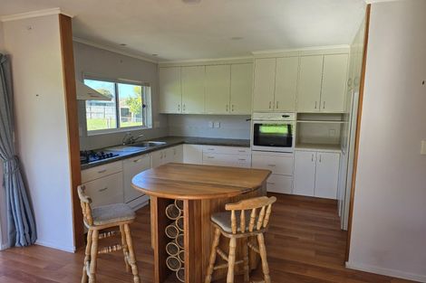 Photo of property in 28 Leeton Drive, Waipukurau, 4200
