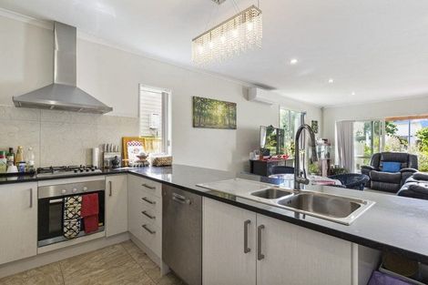 Photo of property in 31 Popokatea Drive, Takanini, 2112