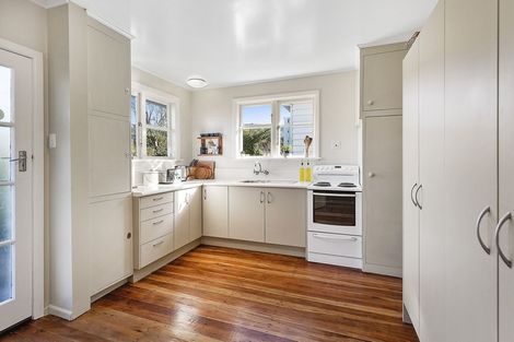 Photo of property in 16 Kereru Bend, Tawa, Wellington, 5028