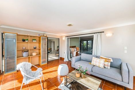 Photo of property in 32 Quadrant Heights, Paraparaumu, 5032